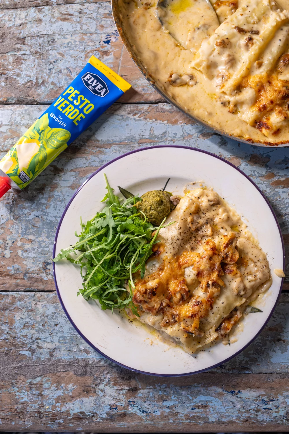 Cannelloni met kaassaus, champignons en pesto