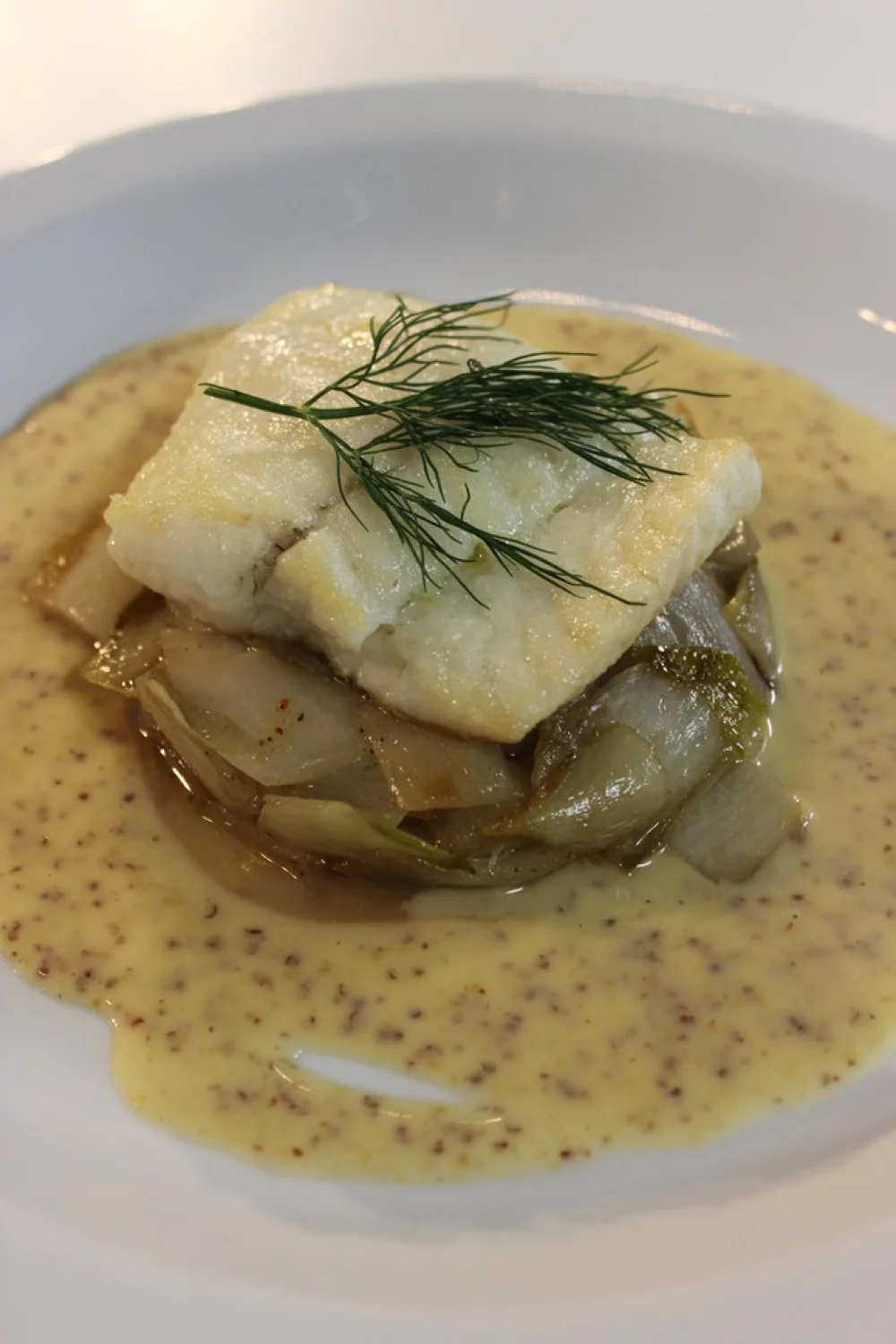 Filet van griet met gekarameliseerd witloof en mosterdsaus