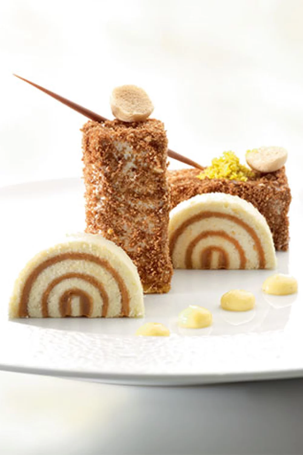 Speculaasparfait met rolbiscuit en kaneelsaus