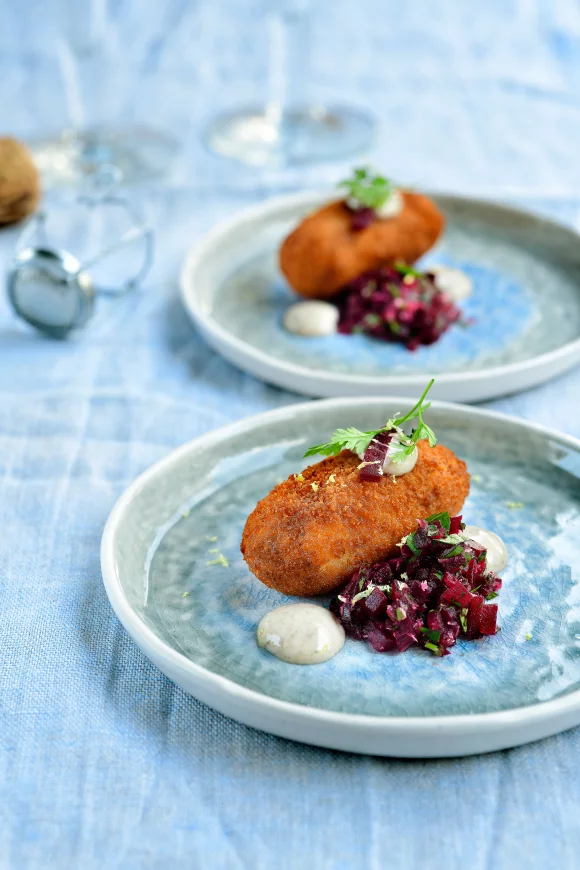 Wildkroket met rode biet en truffelmayo