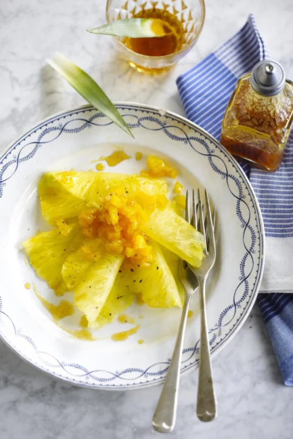 Carpaccio van ananas met mangocompote