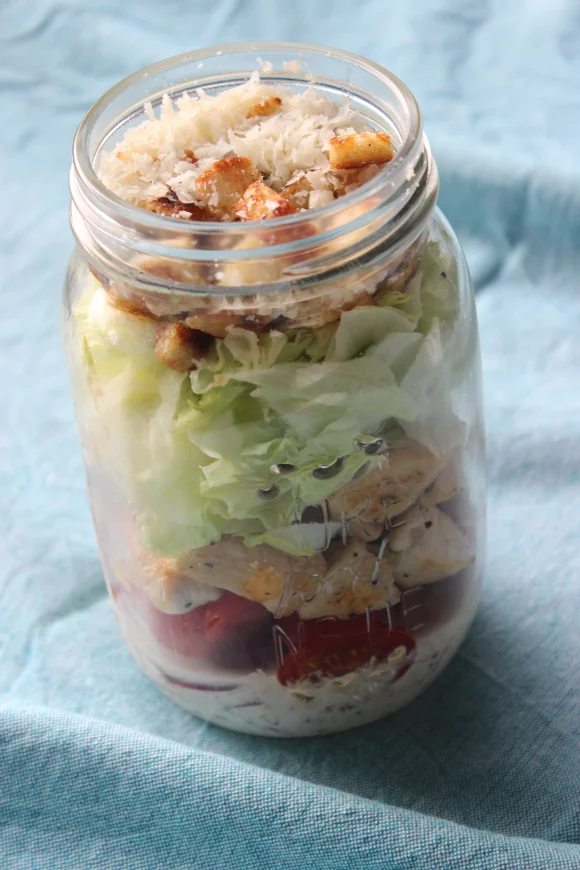 Caesarsalade in a jar