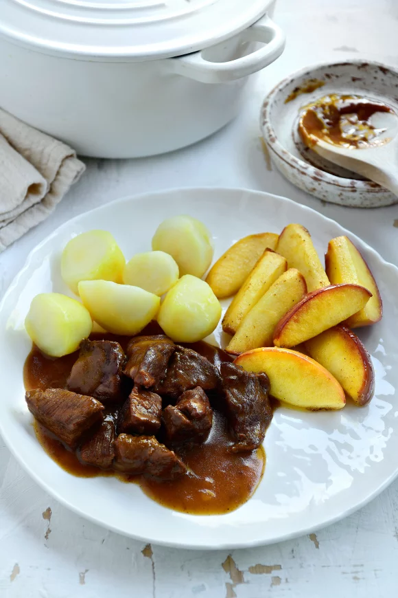 Stoofvlees met gebakken appeltjes