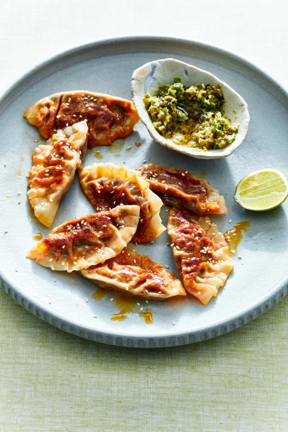 Rendangdumplings met spitskool en fruitige sambal