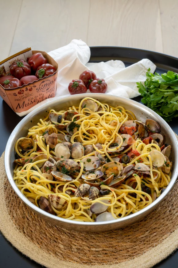 Pasta vongole puttanesca