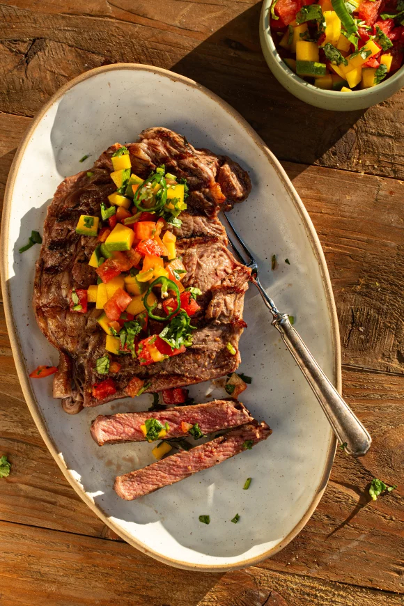 Steak met watermeloensalade