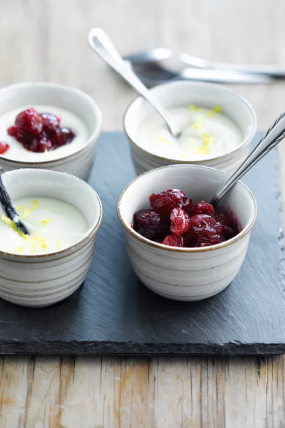 Griesmeelpudding met veenbessencompote