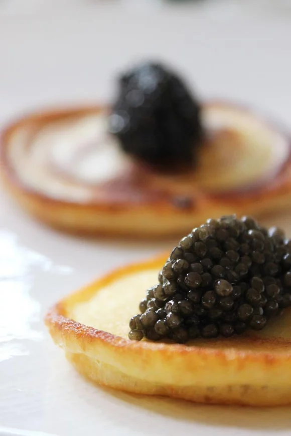 Aardappelpannenkoekjes met kaviaar