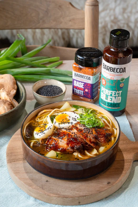 BBQ ramen met krokante varkensbuik