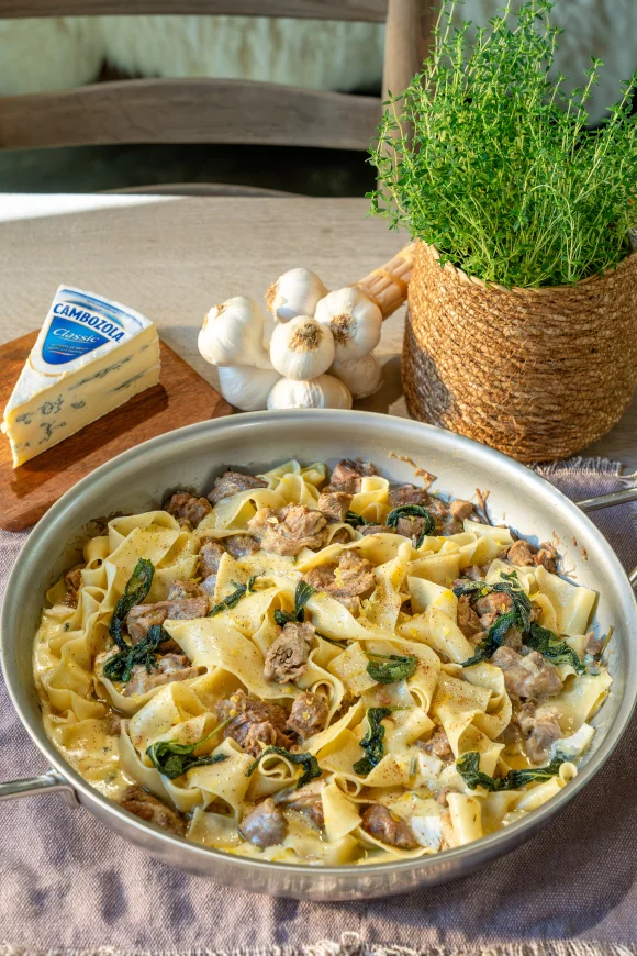 Pappardelle met lam, salie en blauwe kaas