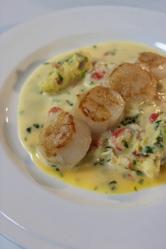 Gegrilde coquilles met krabbenbéarnaise