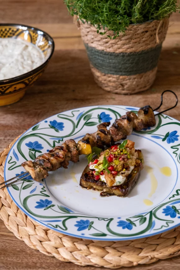 Kip souvlaki met aubergine