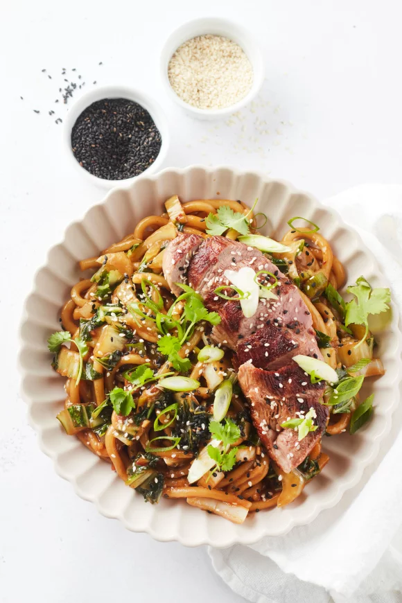 Udon noedels met teriyaki en eend