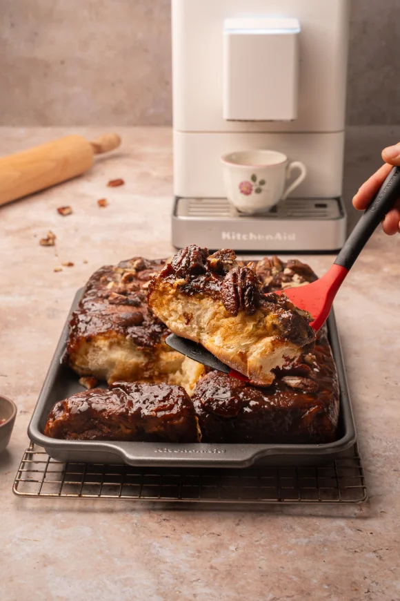 Sticky buns met koffiekaramel en pecannoten