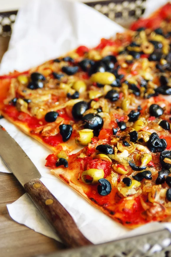 Pissaladière met zwarte olijven