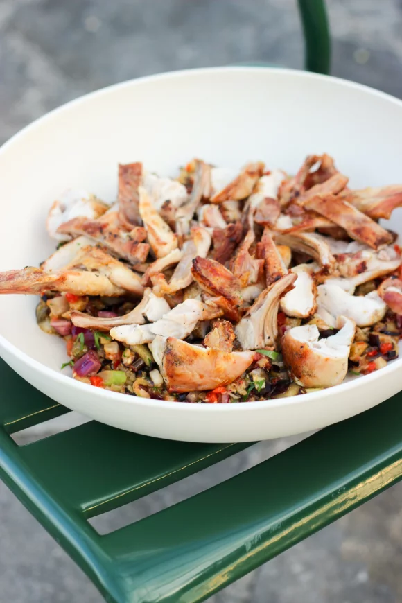 Konijn met caponata