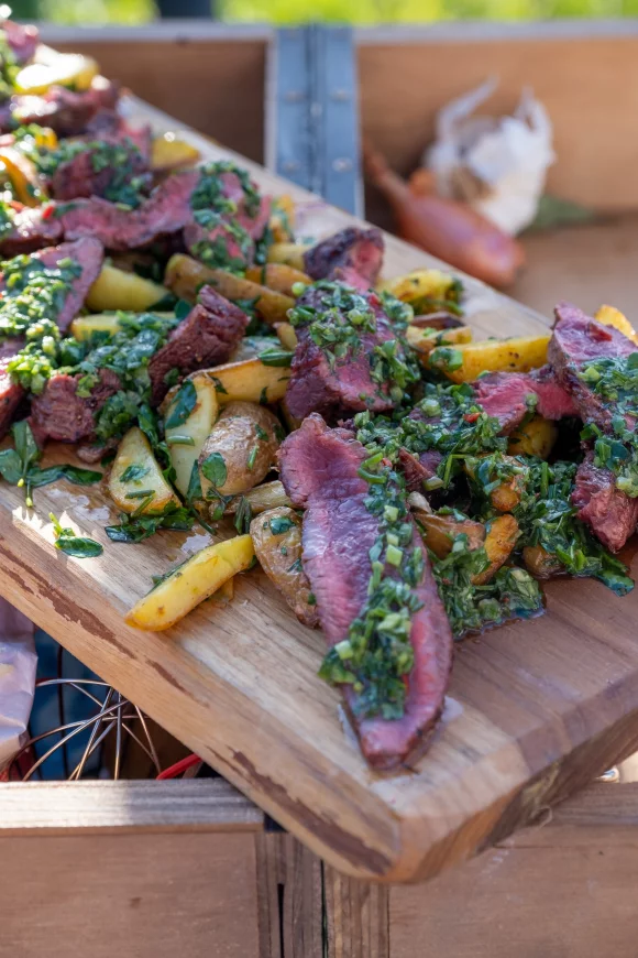 Tagliata van rundsvlees met chimichurri