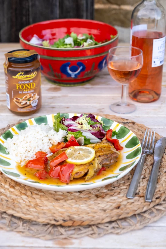 Rijst met kip en paprika in een abrikozen-mosterdsausje