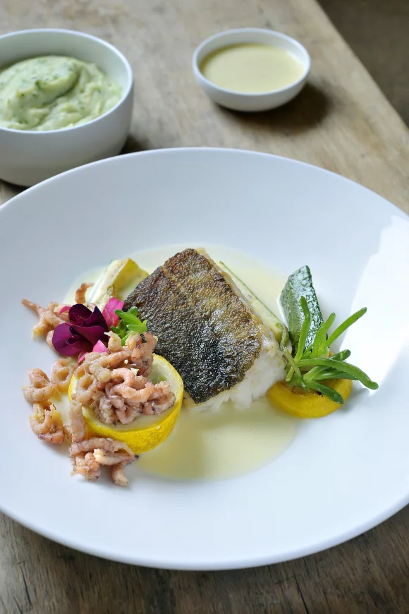 Kabeljauw met mini-courgettes en garnalen