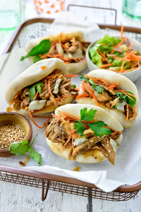 Bao buns met pulled chicken en hoisinsaus