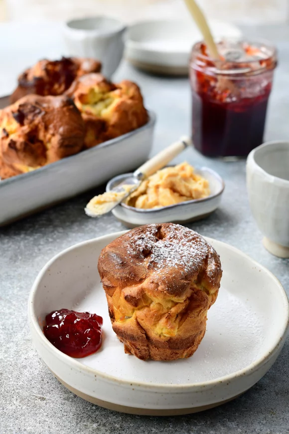 Popovers met kaneelboter