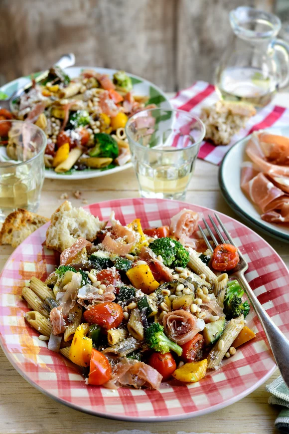 Pasta primavera met Parmaham