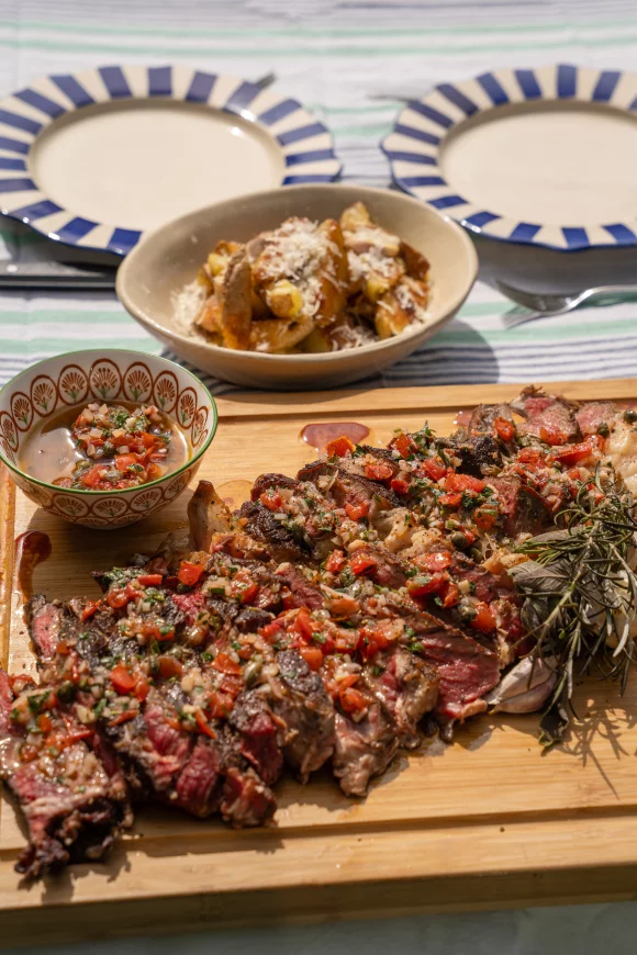 Côte à l’os met tomatenvinaigrette en krokante wedges
