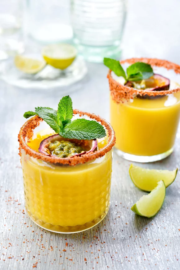 Frozen mango margarita
