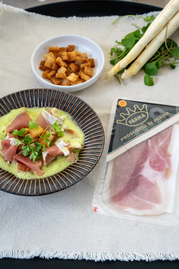 Asperges op Vlaamse wijze met Parmaham