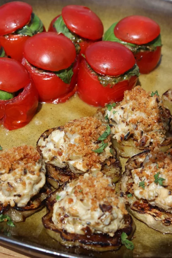 Kerstomaatjes gevuld met ratatouille en burrata