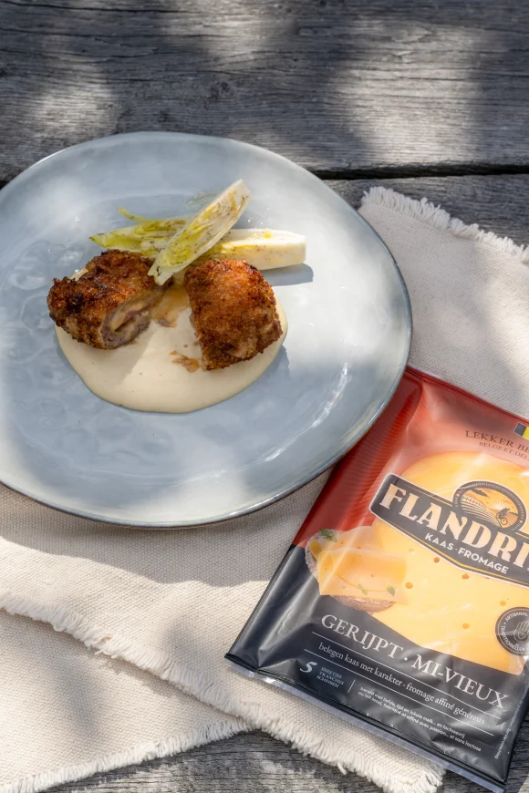 Cordon bleu met kaassaus en witloofsalade