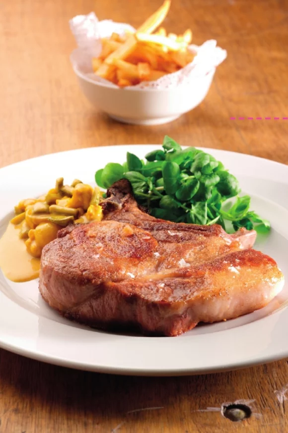 Varkenskotelet met Blackwellsaus en frietjes