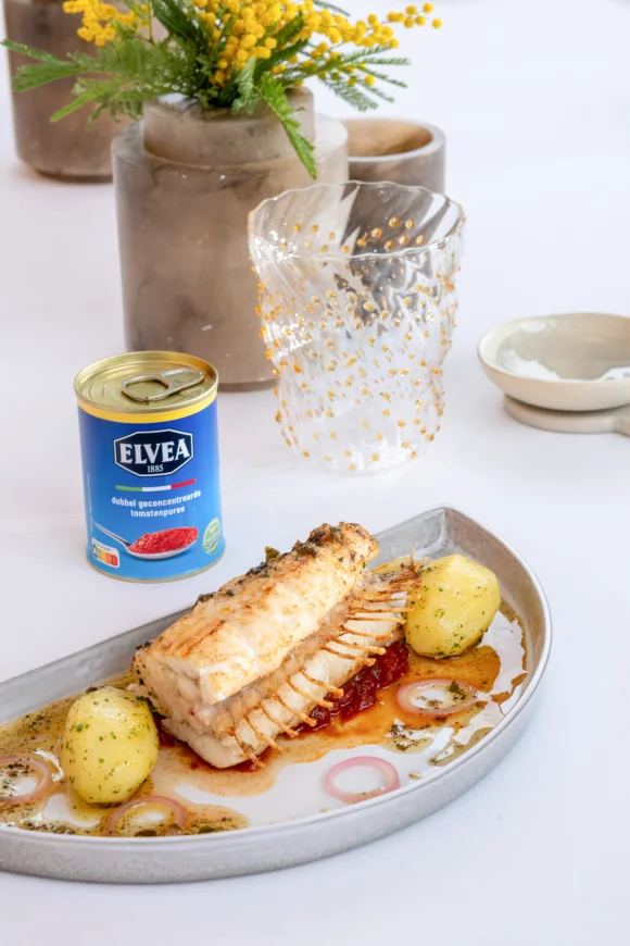 Zeetong met kasteelaardappelen en tomatenchutney