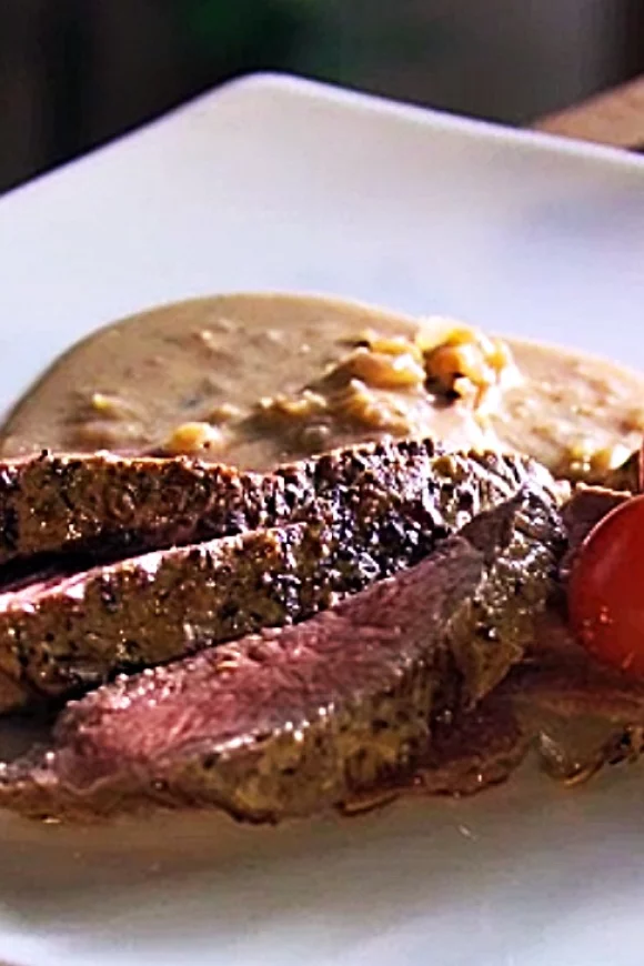 Côte à l’ os met mosterdsaus