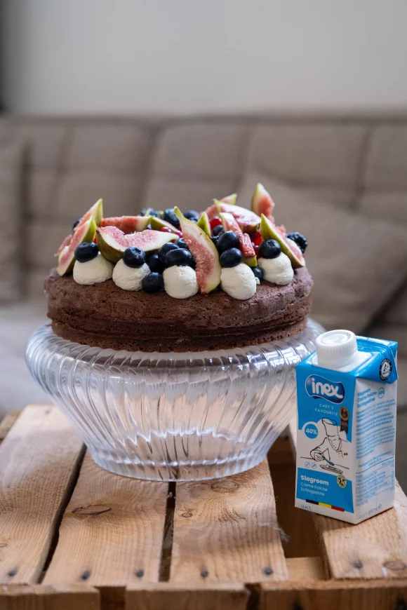 Chocoladecake met vijgen en rood fruit
