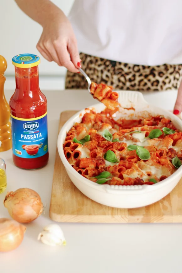 Pasta al forno met chipolataworstjes 