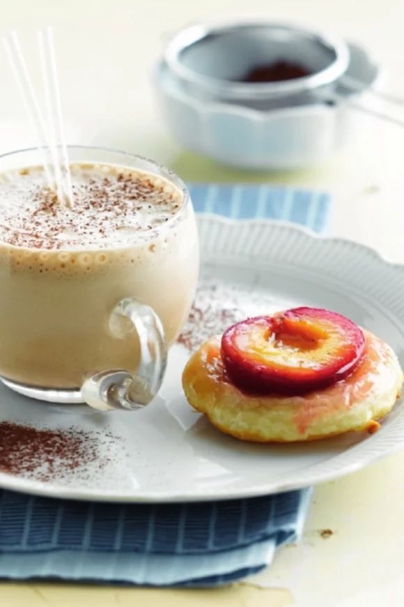Pruimentaartje met koffiesmoothie
