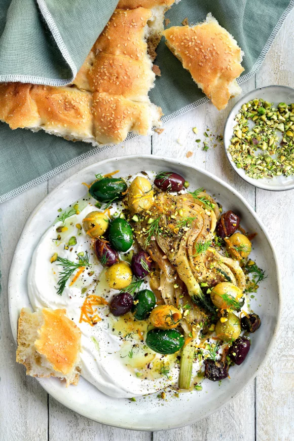 Luchtige feta-dip met gekarameliseerde venkel 