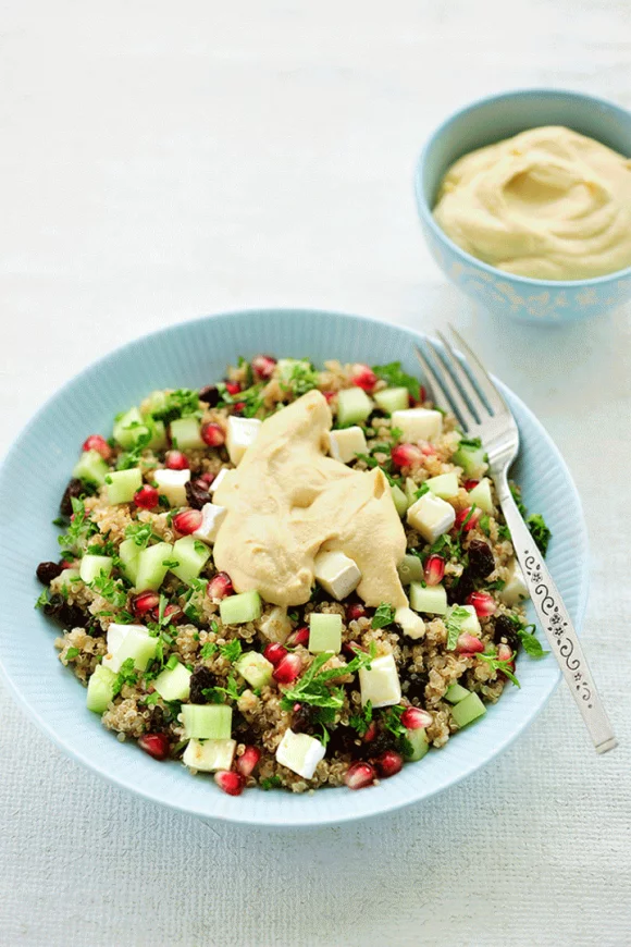 Quinoasalade met granaatappel en brie