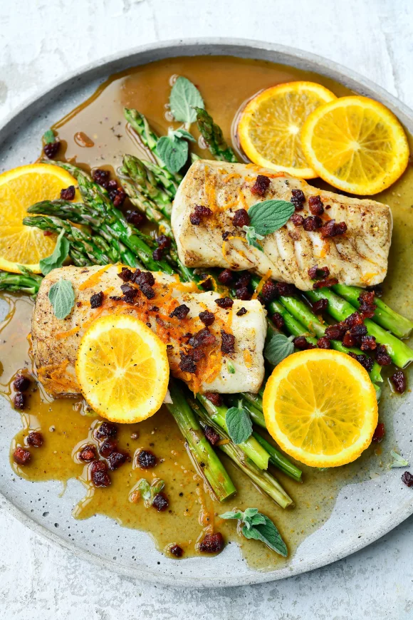 Kabeljauw met chorizo en sinaasappeljus