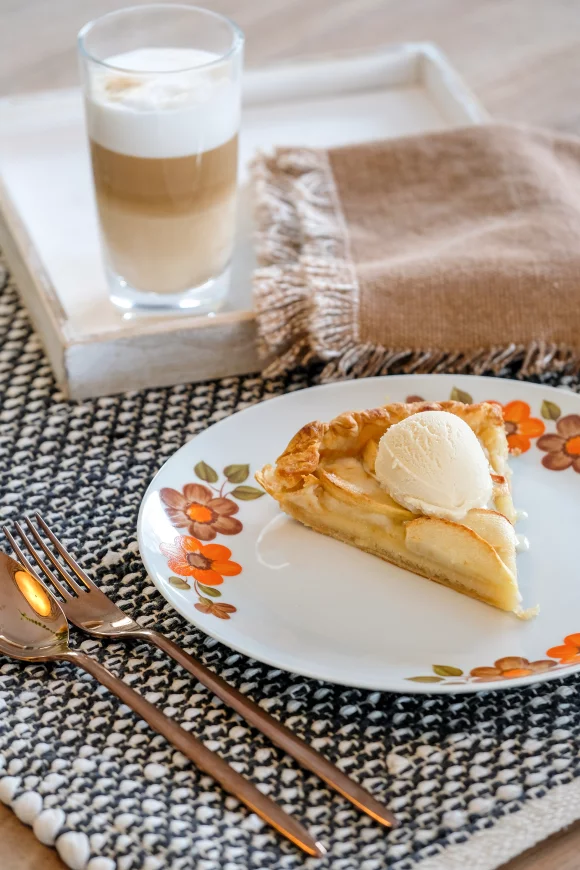 Appelgebak met marsepein