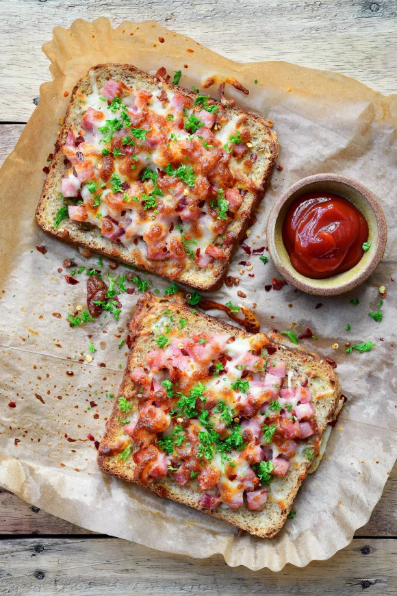 Hartige wentelteefjes met ham en mozzarella uit de airfryer