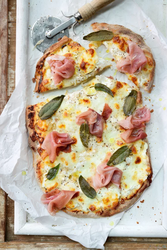 Pinsa met ricotta, Italiaanse ham en salieboter