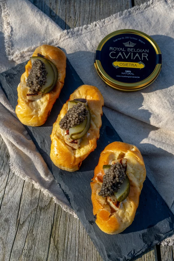 Bbq sliders met witte pens en zoetzure komkommer 