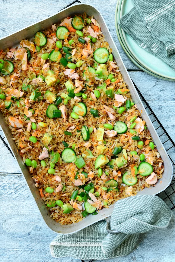 Crispy rijstsalade met zalm