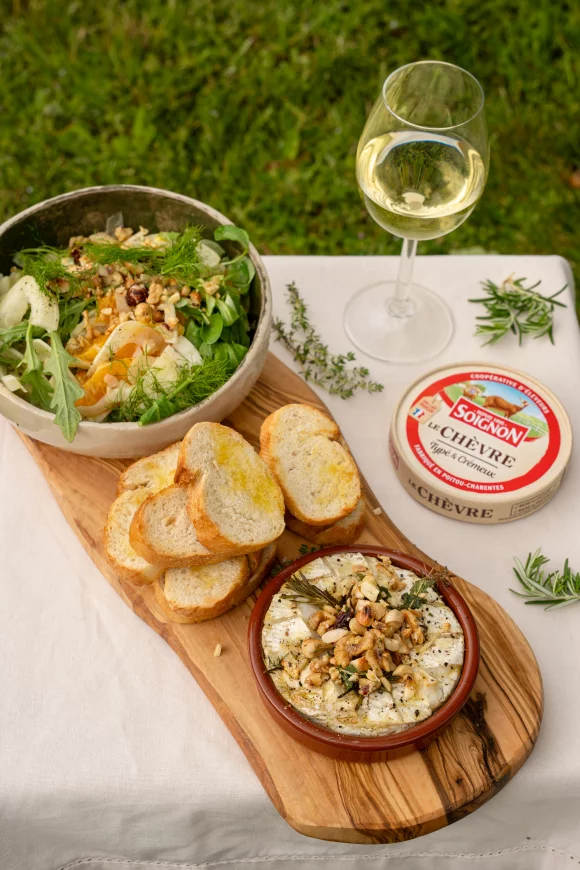 Geiten-camembert op de BBQ met venkelsalade