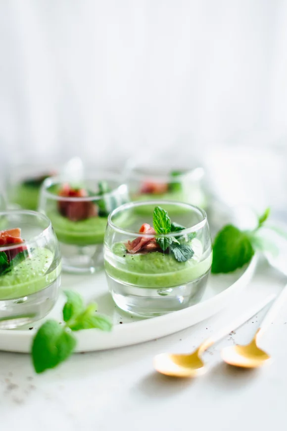 Mousse van doperwtjes met serranoham