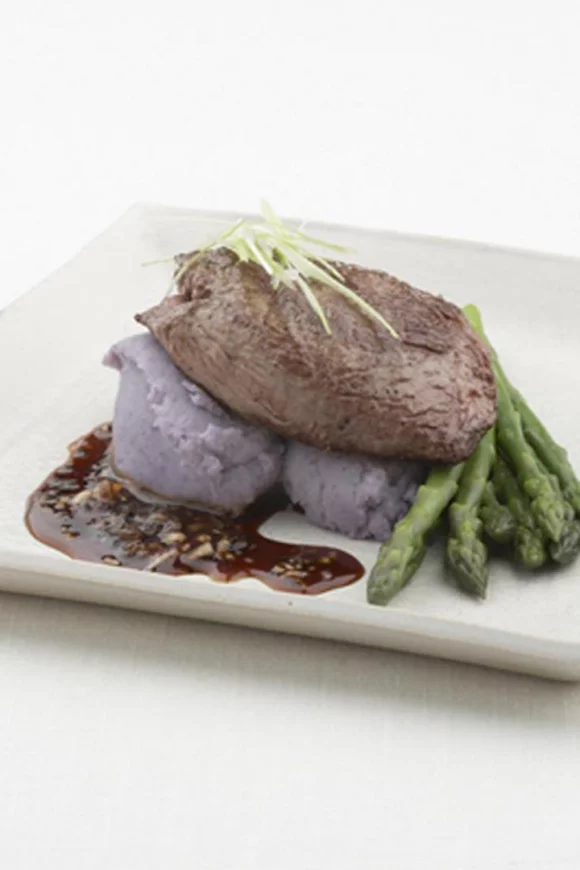 Struisvogelfilets met truffelaardappeltjes