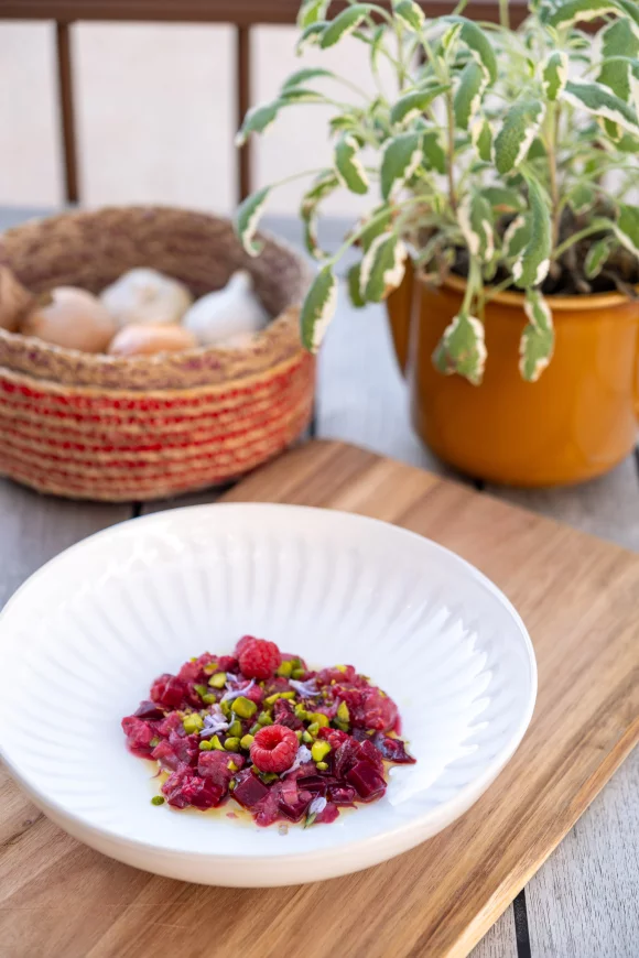 Ceviche van tonijn met framboos en rode biet