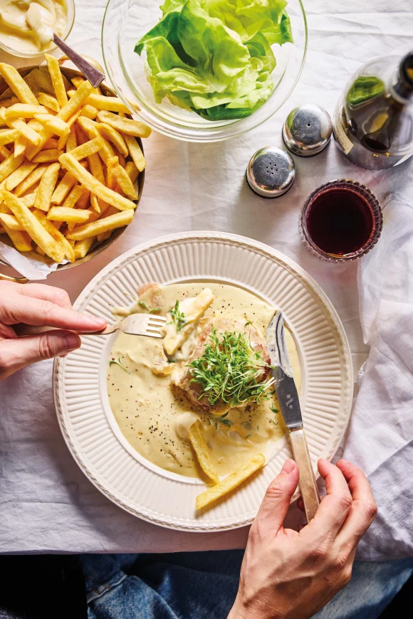 Cheeseburger met mosterdsaus